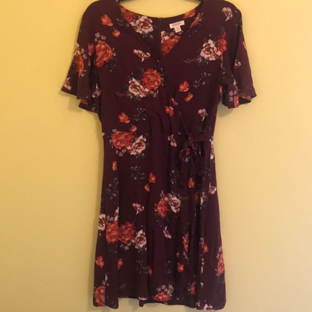Wrap dress with tie in front